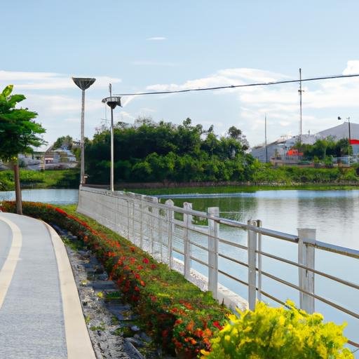 Công viên xanh tươi với hồ nước và đường đi bộ tuyệt đẹp tại Phan Văn Hớn Quận 12