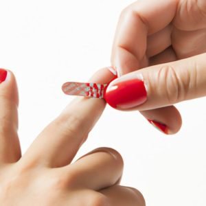 Cách Dán Móng Tay Bằng Miếng Dán