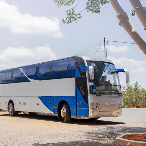 Xe buýt Phương Trang đỗ tại điểm dừng chân trên đường đi đến Tây Ninh.