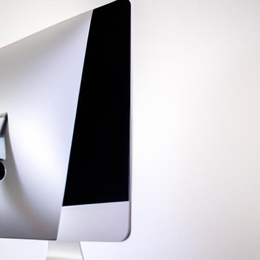 iMac 27 2018 đứng độc lập trên nền trắng, khoe thiết kế đơn giản và tinh tế.