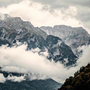 Núi Gì Bị Chặt Ra Từng Khúc