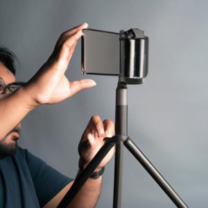 Gắn điện Thoại Vào Tripod