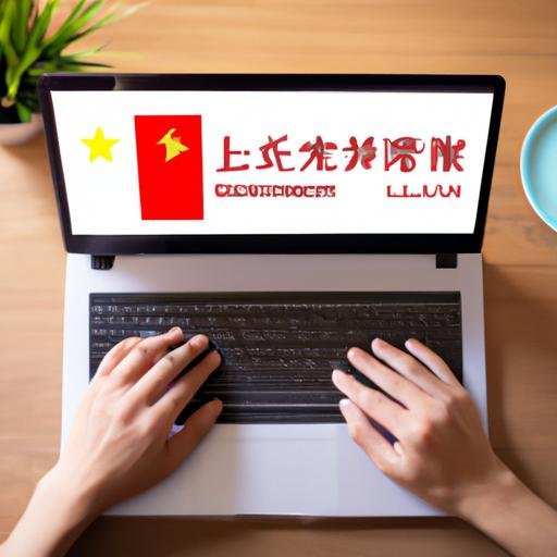 Người học xem video hướng dẫn tiếng Trung trên laptop