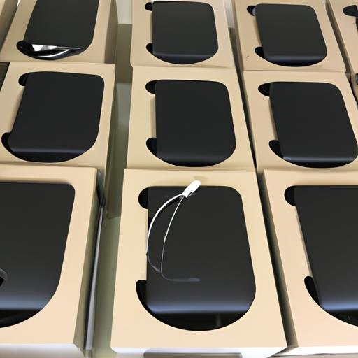 Nhiều linh kiện loa ngoài iPhone 7 được đóng gói trưng bày để bán trên kệ hàng.