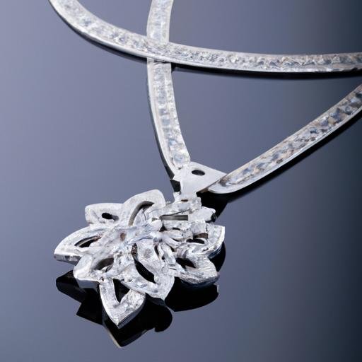Vòng cổ bạch kim với vàng trắng vô cùng sang trọng và hoàn hảo với chất liệu kim cương lấp lánh