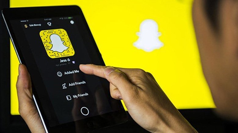 Cách ghép mặt vào ảnh người khác trên điện thoại bằng ứng dụng Snapchat