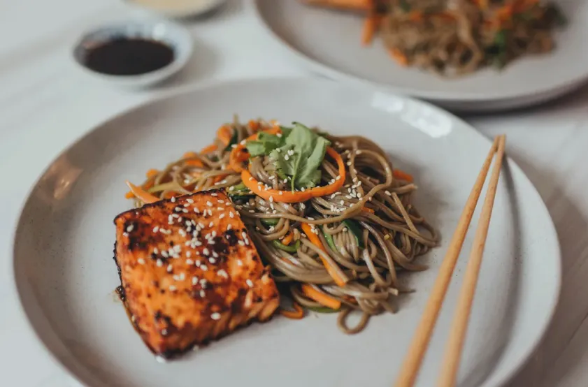 Salad Mì Soba Cá Hồi