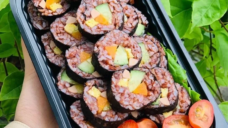 cach lam com cuon rong bien han quoc kimbap ngon mieng 202202181622455206 11zon