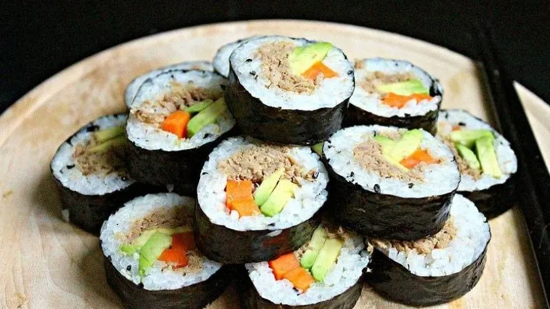 cach lam com cuon rong bien han quoc kimbap ngon mieng 202202181628059314 11zon