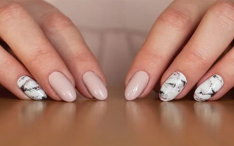 Da ngăm đen chọn màu nail cần lưu ý gì?