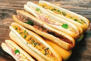 Bánh Mì Que: 'Hot Trend' Mới Cho Giới Trẻ